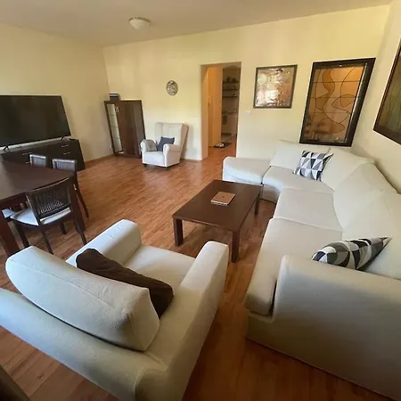 شقة Huge Two Floor On The Park Colonnade With Free Parking For One Car, 160 Sqm