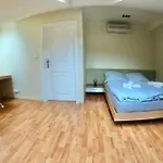 Huge Two Floor On The Park Colonnade, 160 Sqm 公寓 *