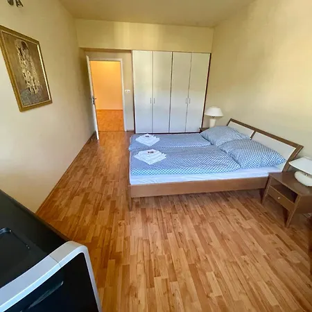 Huge Two Floor On The Park Colonnade With Free Parking For One Car, 160 Sqm