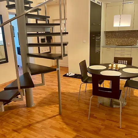 Huge Two Floor On The Park Colonnade With Free Parking For One Car, 160 Sqm *