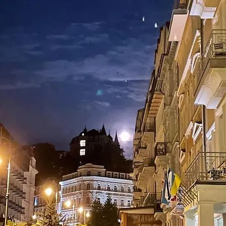 Huge Two Floor On The Park Colonnade With Free Parking For One Car, 160 Sqm * Karlovy Vary