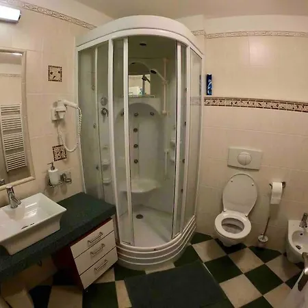 Huge Two Floor On The Park Colonnade With Free Parking For One Car, 160 Sqm