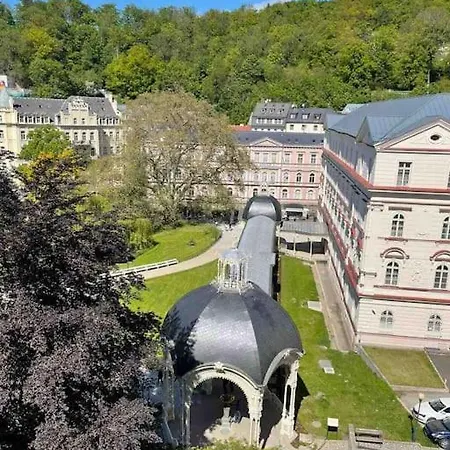 Huge Two Floor On The Park Colonnade With Free Parking For One Car, 160 Sqm *