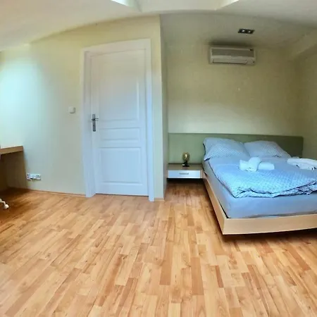 Huge Two Floor On The Park Colonnade, 160 Sqm Appartement *