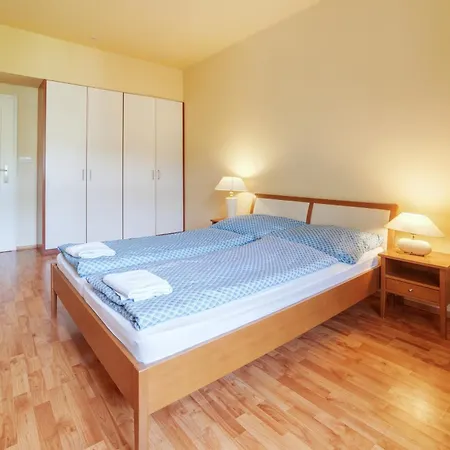 Huge Two Floor On The Park Colonnade, 160 Sqm Appartement