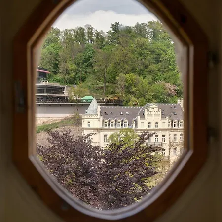Huge Two Floor On The Park Colonnade, 160 Sqm Appartement