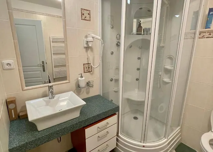 Huge Two Floor On The Park Colonnade, 160 Sqm *